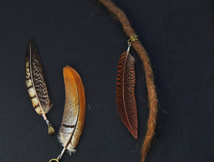 Dreadlock Federanhänger Fasan – Detail