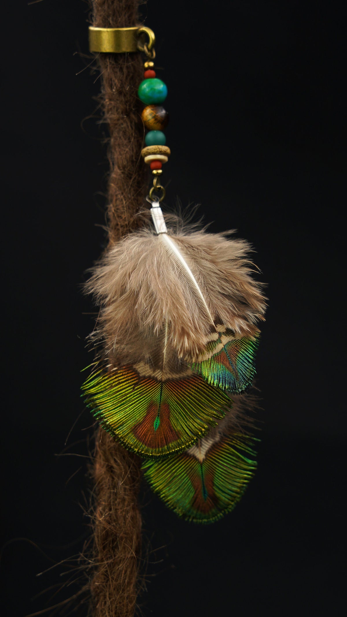 Dreadschmuck mit Straußenfeder in der Dread – Ansicht 2