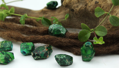 Grüne Kaiserjaspis Dreadlockperlen – Detail