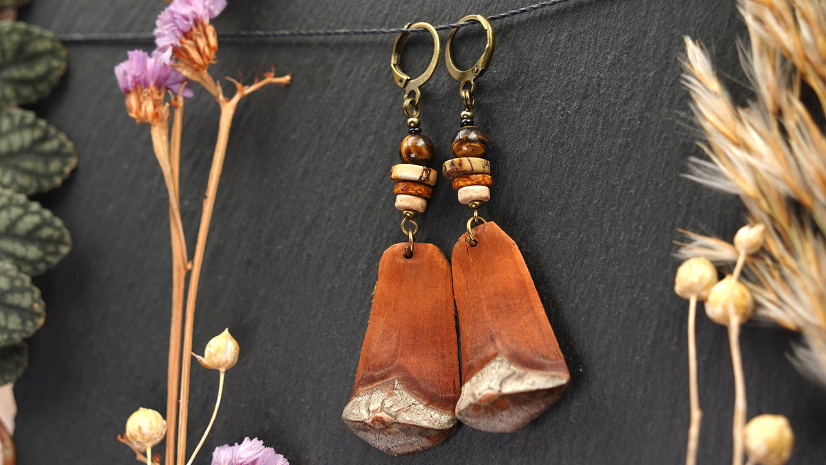 Holz Statement Ohrringe – Detail