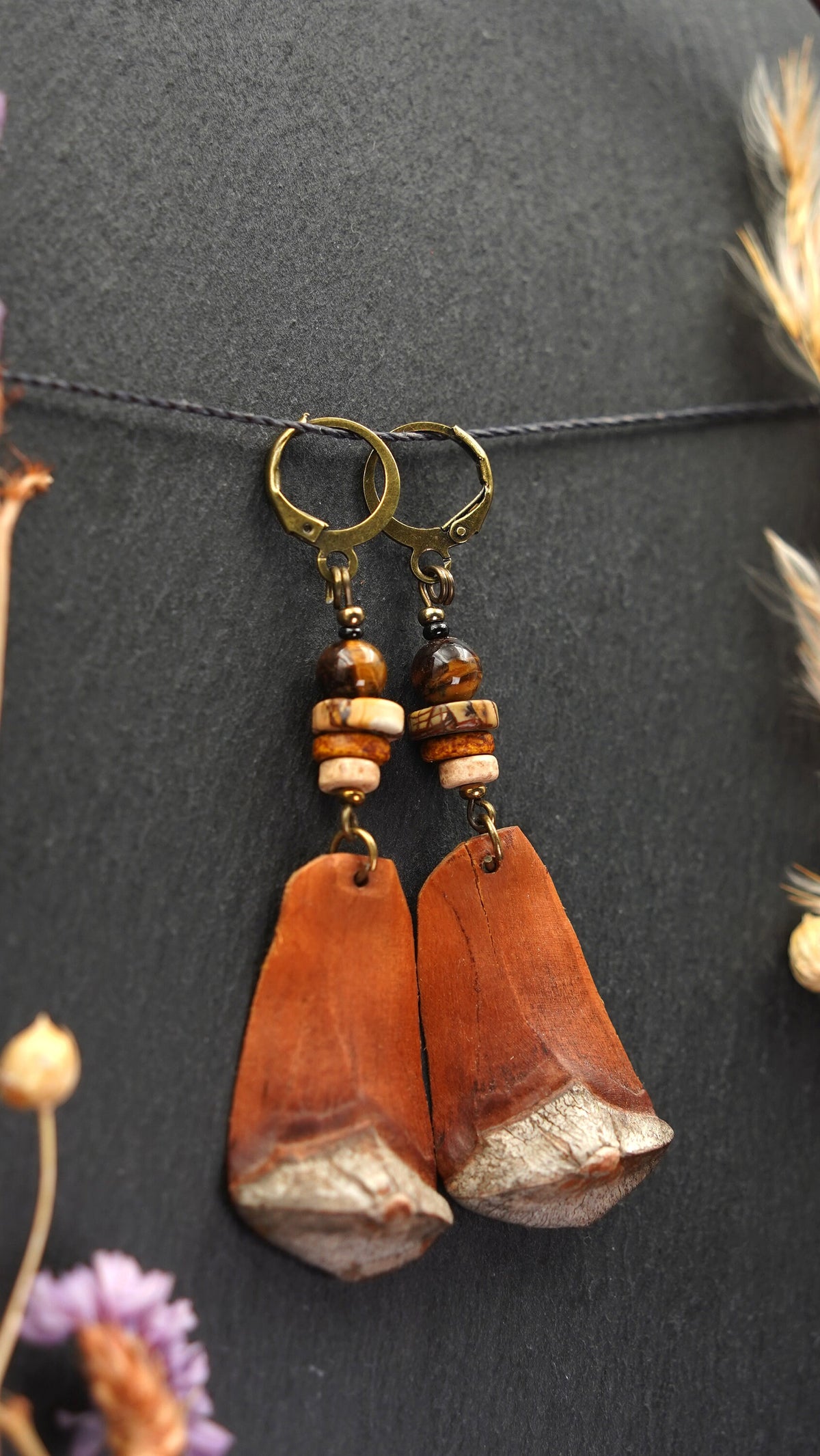 Holz Statement Ohrringe – Detail