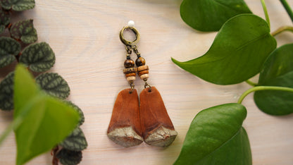 Holz Statement Ohrringe – Detail