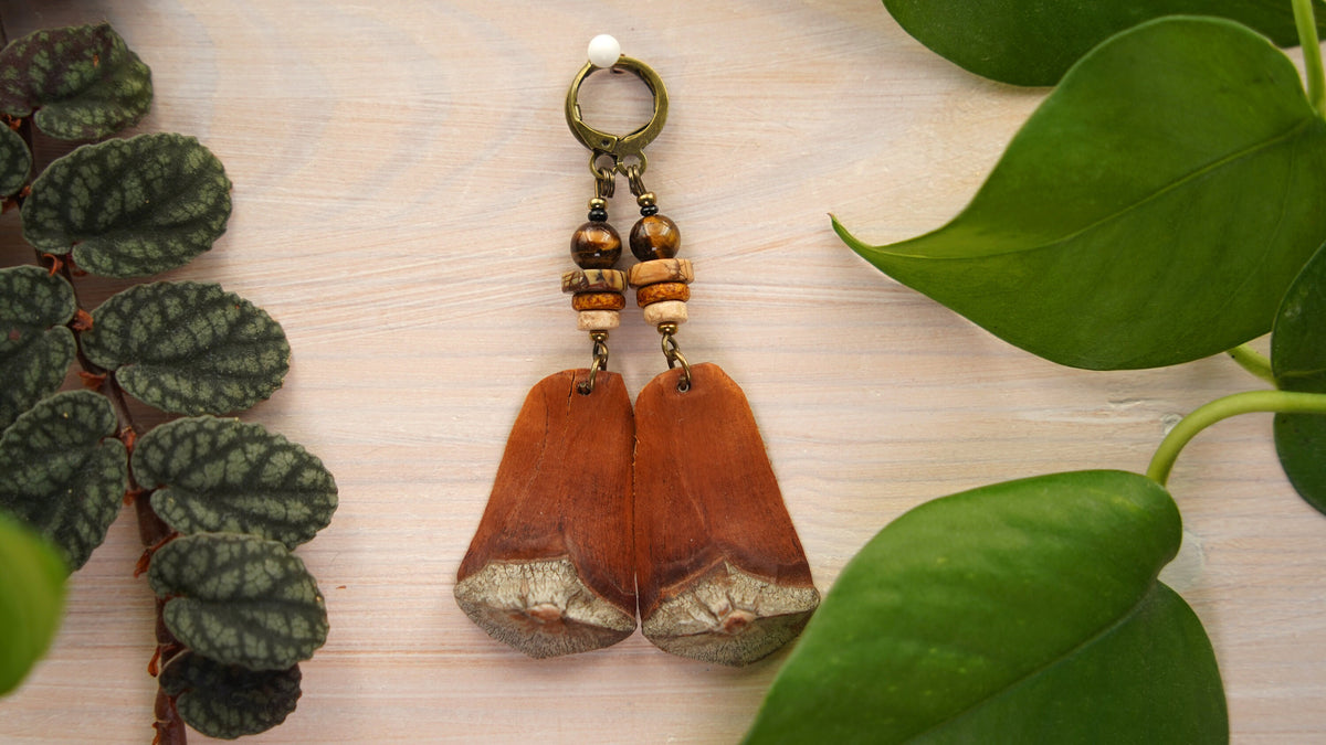 Holz Statement Ohrringe – Detail