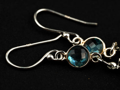 Blaue Federohrringe mit facettiertem Kyanit in 925 Silber, Gänsefeder und Wildfasanfeder – handgemacht von Fimonacci Artifacts – Ansicht 7