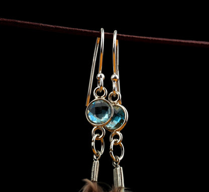 Blaue Federohrringe mit facettiertem Kyanit in 925 Silber, Gänsefeder und Wildfasanfeder – handgemacht von Fimonacci Artifacts – Ansicht 5