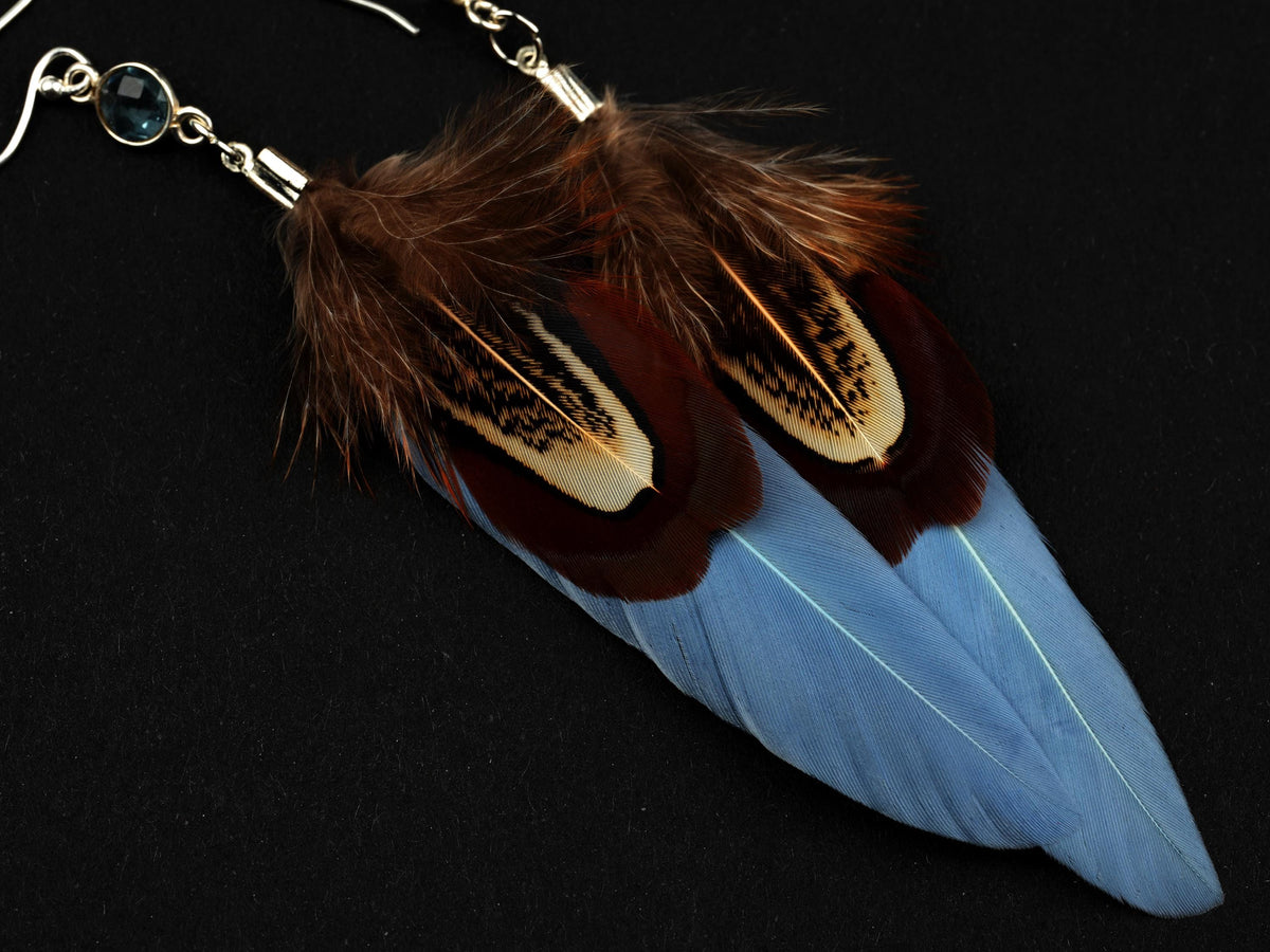 Blaue Federohrringe mit facettiertem Kyanit in 925 Silber, Gänsefeder und Wildfasanfeder – handgemacht von Fimonacci Artifacts – Ansicht 4