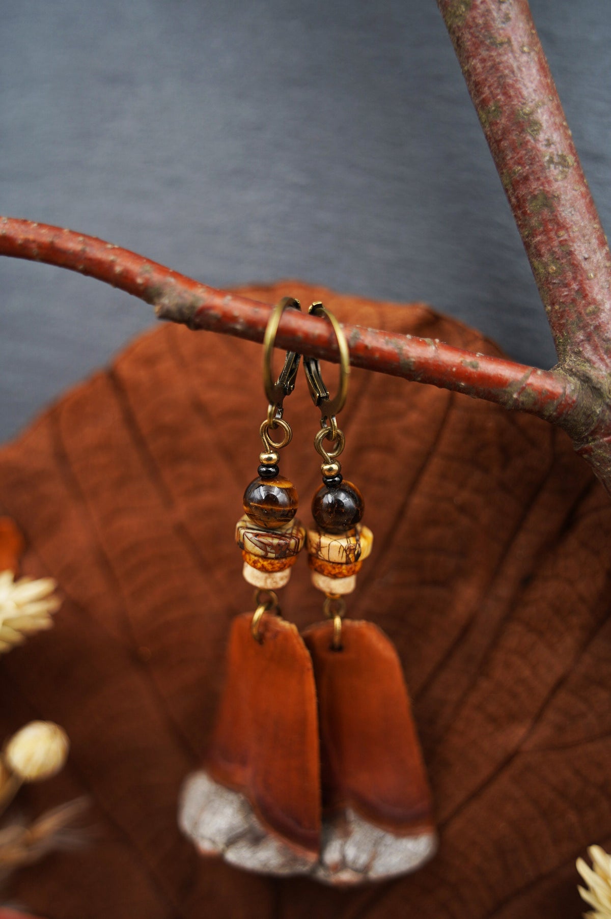 Schuppen Ohrringe Creme – Detail
