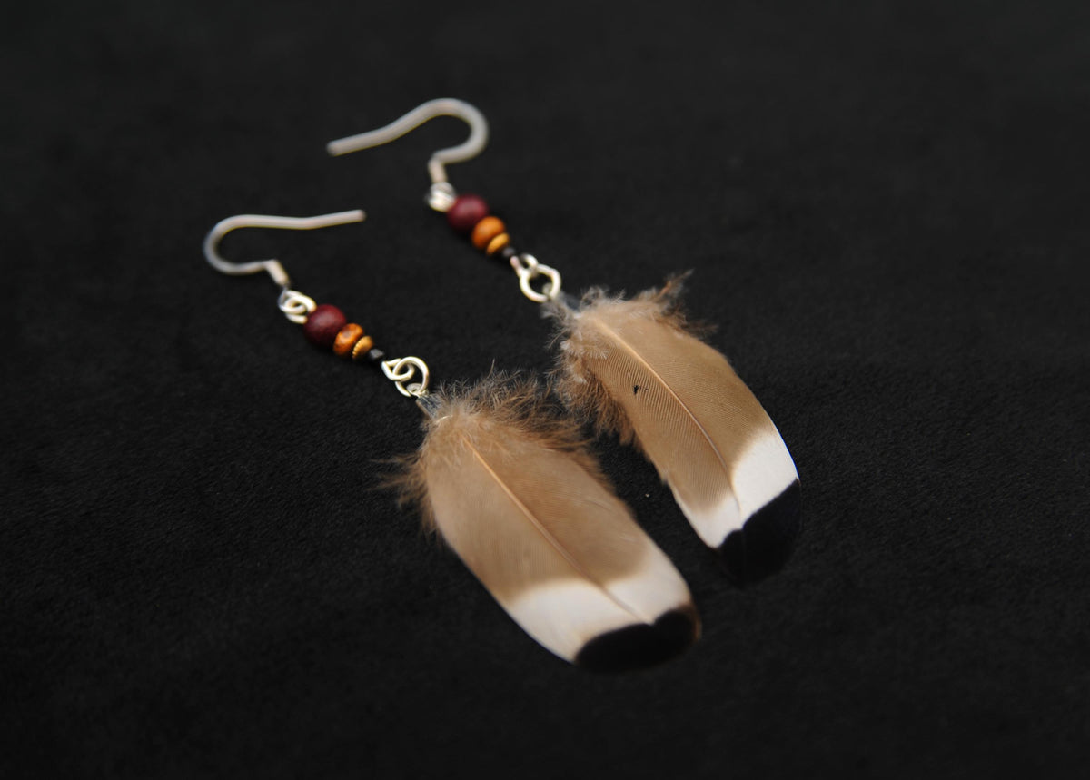 Small Duck Feather Earrings – Beige with Black Tips, approx. 7 cm