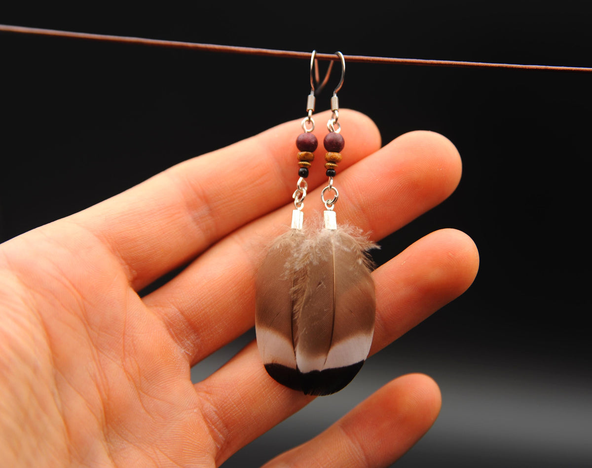 Small Duck Feather Earrings – Beige with Black Tips, approx. 7 cm – view 3