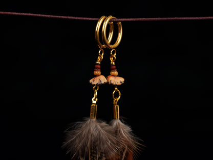 Lange Federohrringe in Braun & Gold – Gänsefeder, Wildfasan & Betelnuss – Bild 3