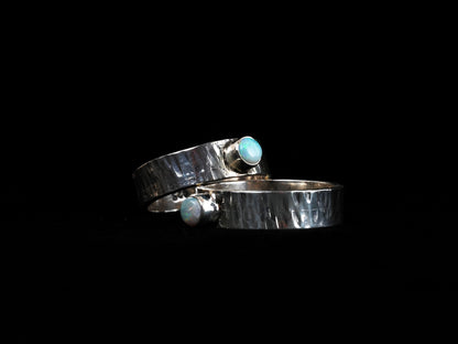 Australischer Opal Ring aus gehämmertem 925 Silber – Ansicht 3