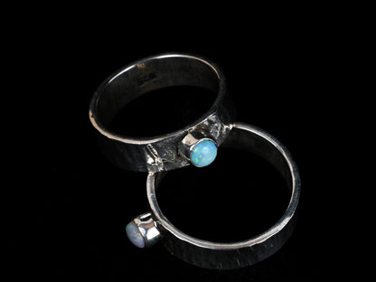 Australischer Opal Ring aus gehämmertem 925 Silber – Ansicht 5