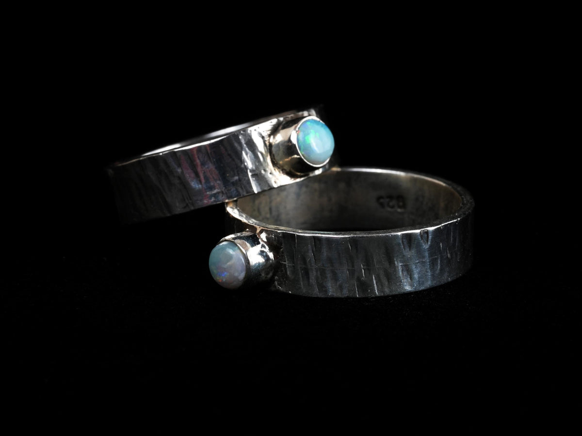 Australischer Opal Ring aus gehämmertem 925 Silber – Ansicht 6