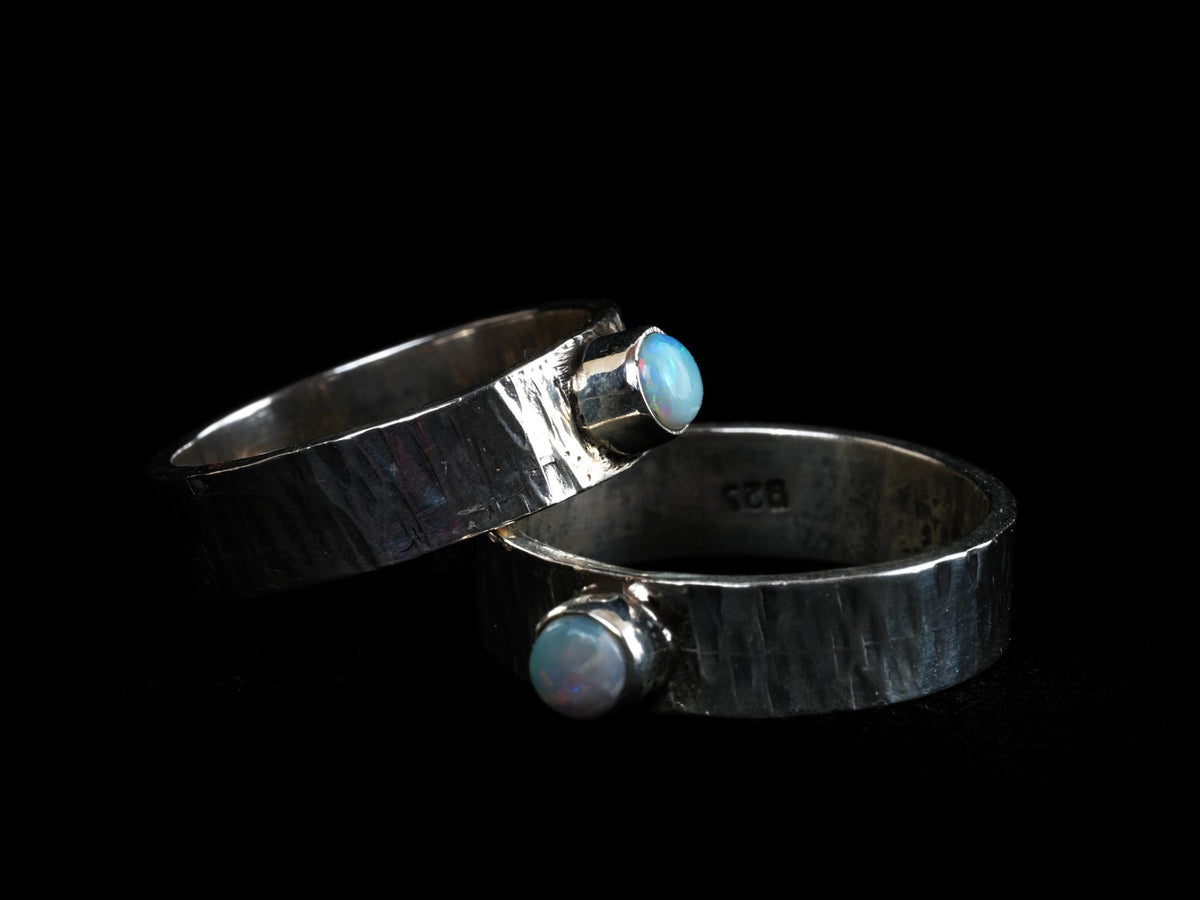 Australischer Opal Ring aus gehämmertem 925 Silber – Ansicht 7