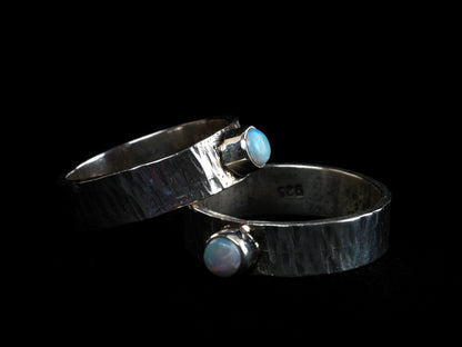 Australischer Opal Ring aus gehämmertem 925 Silber – Ansicht 7