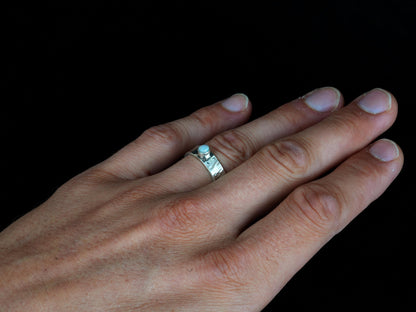 Australischer Opal Ring aus gehämmertem 925 Silber – Ansicht 9