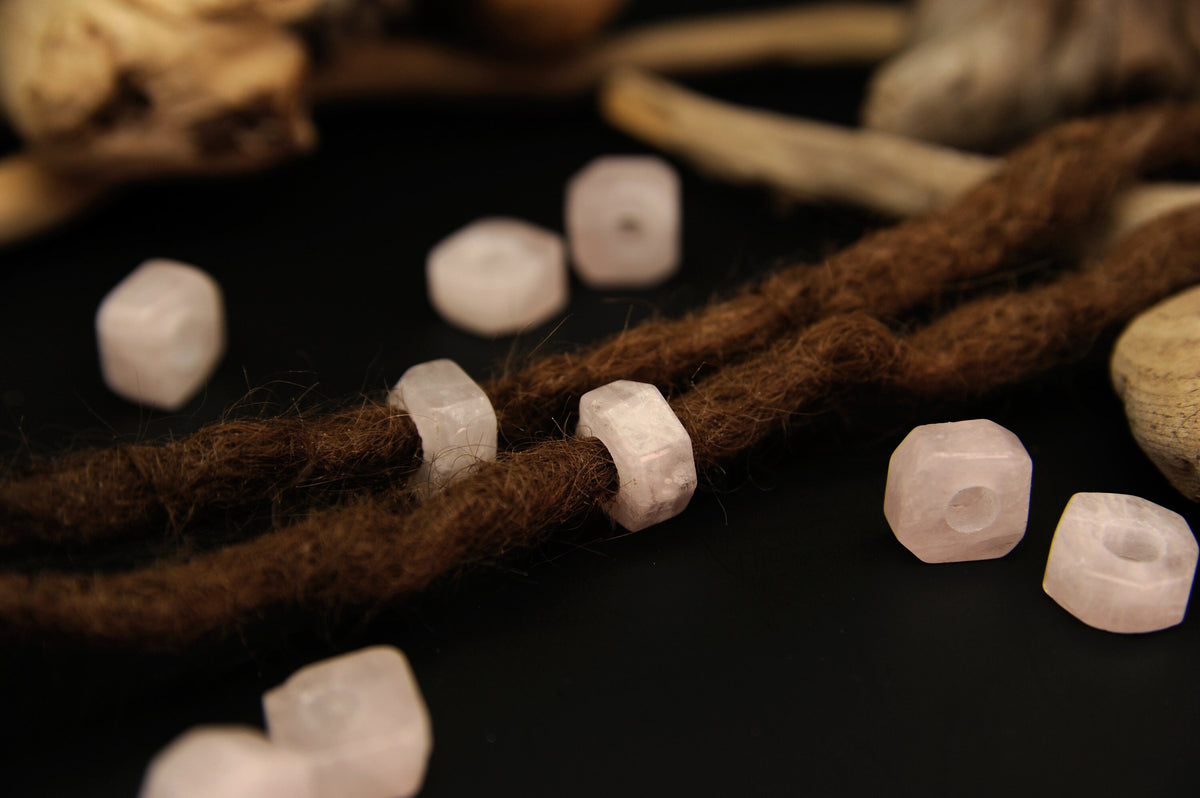 Rosenquarz Dreadlockperlen – Detail