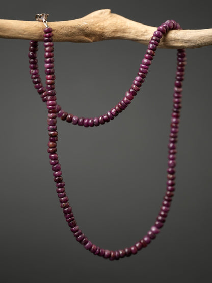 Facettierte Rubin Kette in tiefem Rot