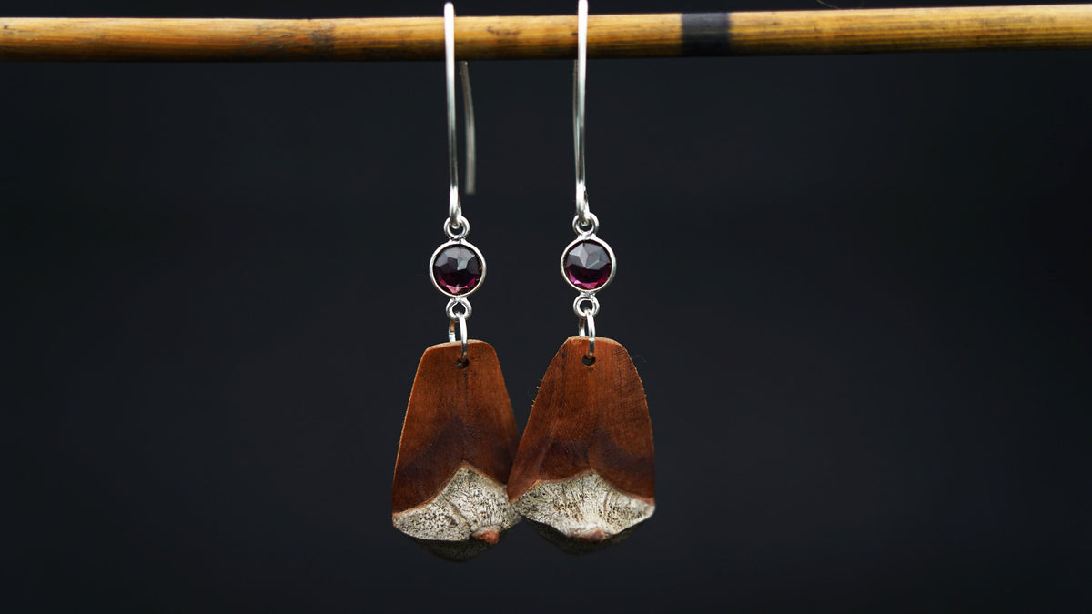 925 Silver Earrings with Pine Cone Scale & Faceted Garnet – view 6