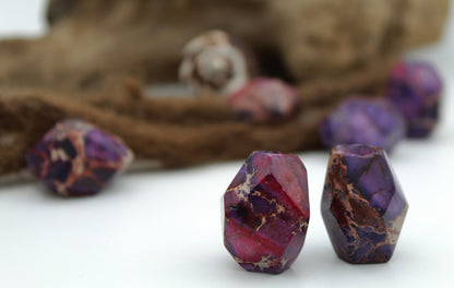 Violette Kaiserjaspis Perlen – Detail