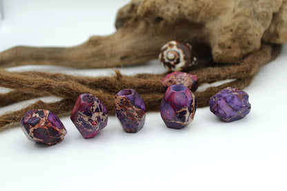 Violette Kaiserjaspis Perlen – Detail